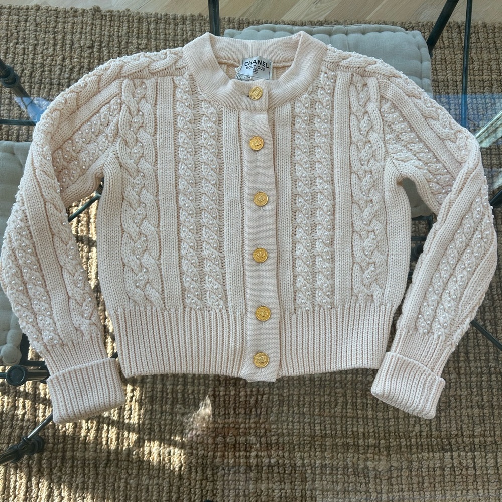CHANEL sweater